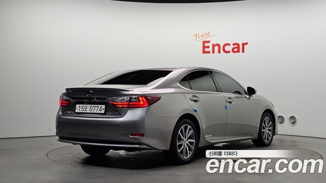 Lexus ES300h Supreme XV60 2016 — фото 2