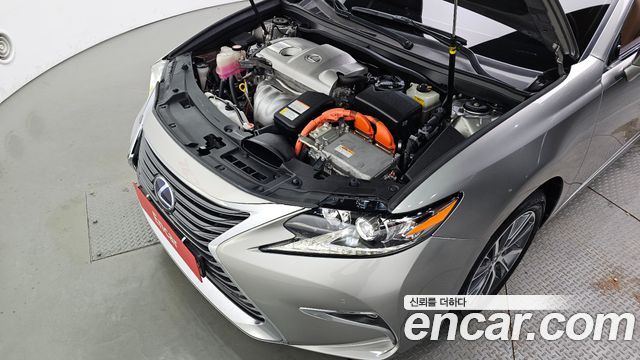 Lexus ES300h Supreme XV60 2016 — фото 6