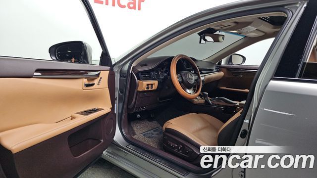 Lexus ES300h Supreme XV60 2016 — фото 10