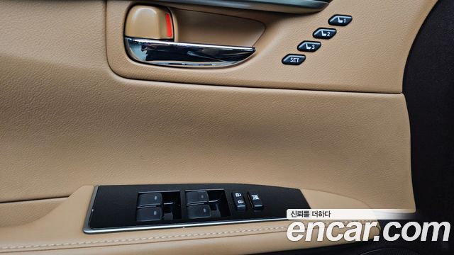 Lexus ES300h Supreme XV60 2016 — фото 13