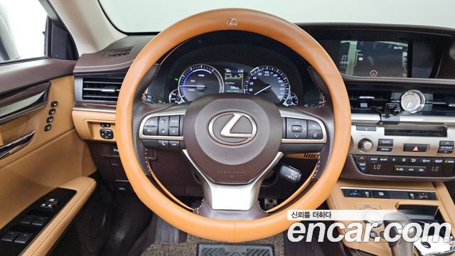 Lexus ES300h Supreme XV60 2016 — фото 15