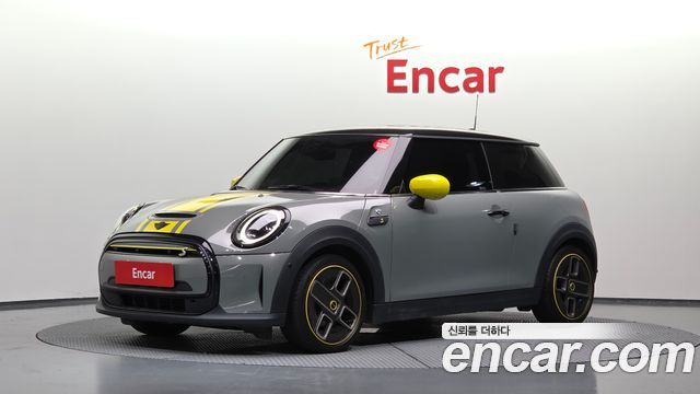 MINI Cooper Electric SE Electric 3rd 2022 — фото 1