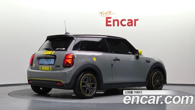 MINI Cooper Electric SE Electric 3rd 2022 — фото 2