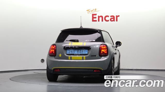 MINI Cooper Electric SE Electric 3rd 2022 — фото 4