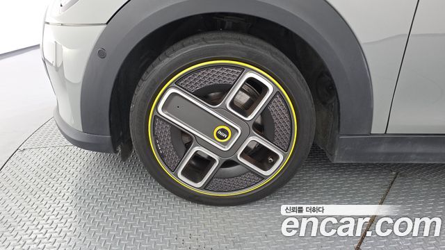 MINI Cooper Electric SE Electric 3rd 2022 — фото 5