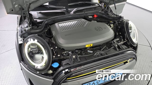 MINI Cooper Electric SE Electric 3rd 2022 — фото 6