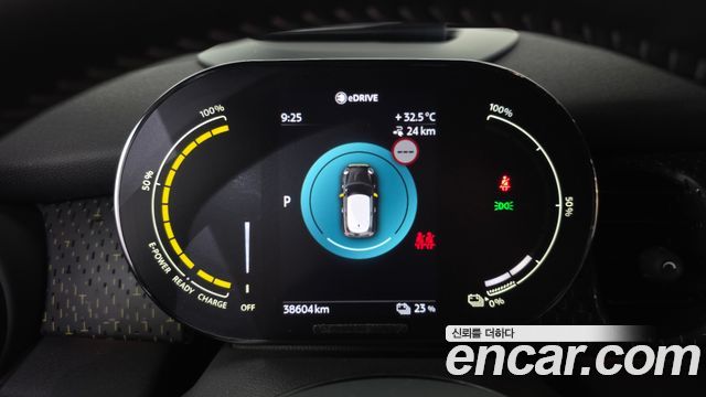 MINI Cooper Electric SE Electric 3rd 2022 — фото 8
