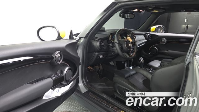MINI Cooper Electric SE Electric 3rd 2022 — фото 10