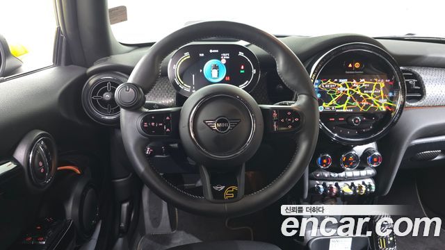 MINI Cooper Electric SE Electric 3rd 2022 — фото 13
