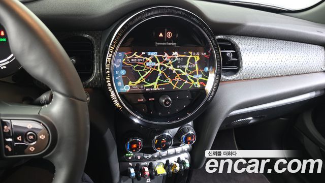 MINI Cooper Electric SE Electric 3rd 2022 — фото 15
