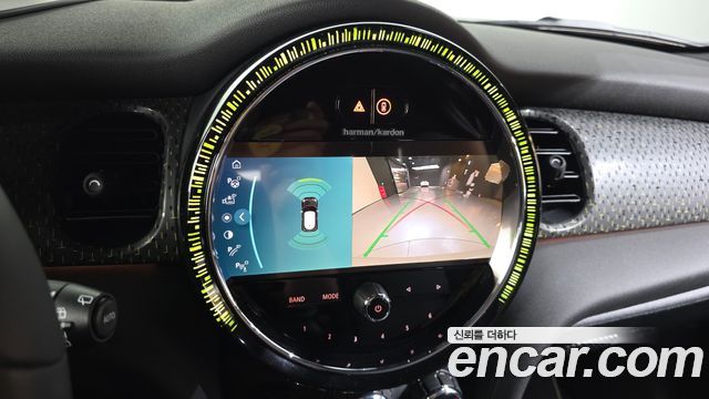 MINI Cooper Electric SE Electric 3rd 2022 — фото 16