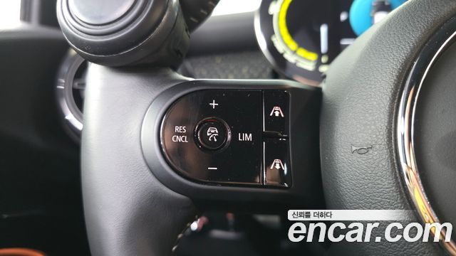 MINI Cooper Electric SE Electric 3rd 2022 — фото 18