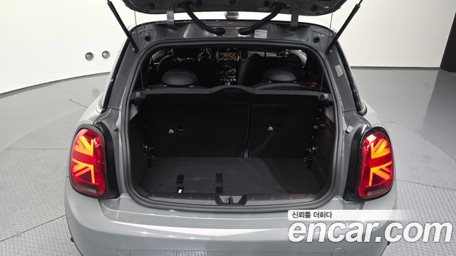 MINI Cooper Electric SE Electric 3rd 2022 — фото 20