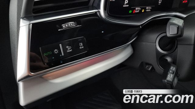 Audi Q8 (4M) 55 TFSI Quattro Premium 2025 — фото 28