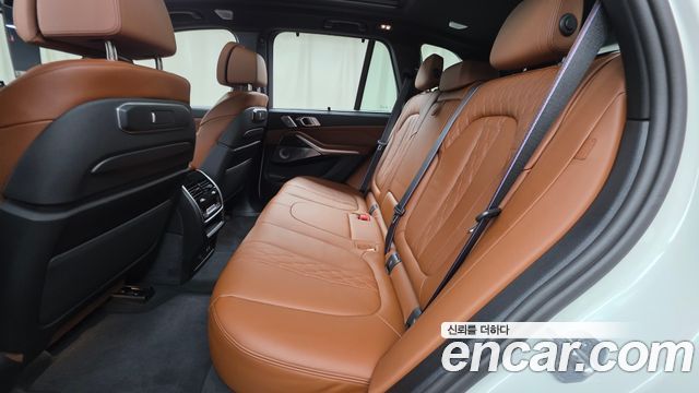 BMW X5 (G05) M60i 2025 — фото 16