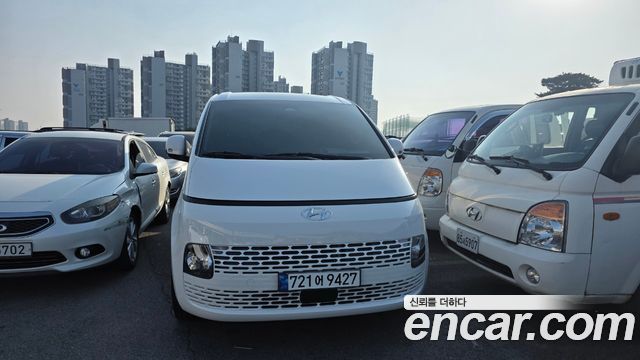Hyundai Staria Tourer 11-Seater Modern