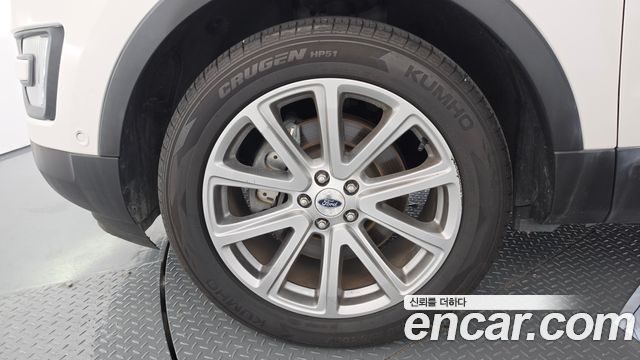 Ford Explorer 2.3 Limited 4WD 5th 2017 — фото 5