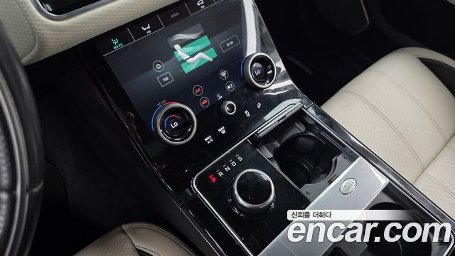 Land Rover Range Rover Velar 3.0 D300 R-Dynamic SE 2018 — фото 9