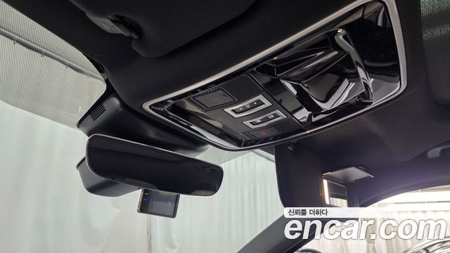 Land Rover Range Rover Velar 3.0 D300 R-Dynamic SE 2018 — фото 17