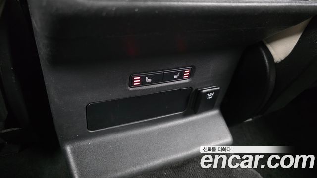 Land Rover Range Rover Velar 3.0 D300 R-Dynamic SE 2018 — фото 19