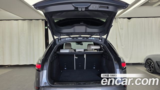 Land Rover Range Rover Velar 3.0 D300 R-Dynamic SE 2018 — фото 20
