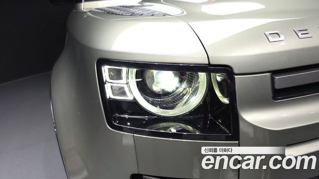 Land Rover Defender (L663) 110 P300 X-Dynamic SE 2022 — фото 22