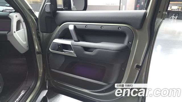 Land Rover Defender (L663) 110 P300 X-Dynamic SE 2022 — фото 24
