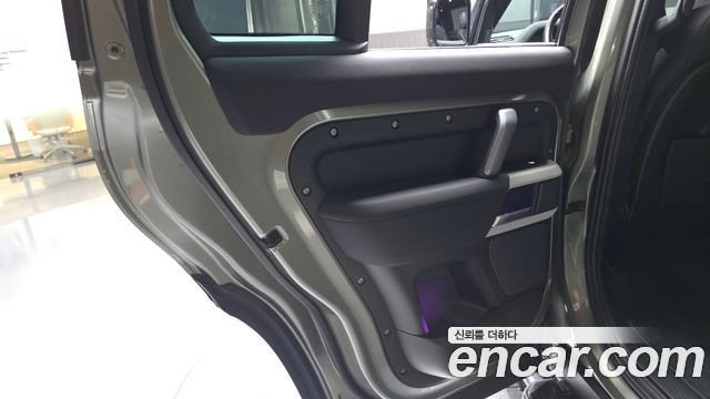 Land Rover Defender (L663) 110 P300 X-Dynamic SE 2022 — фото 25