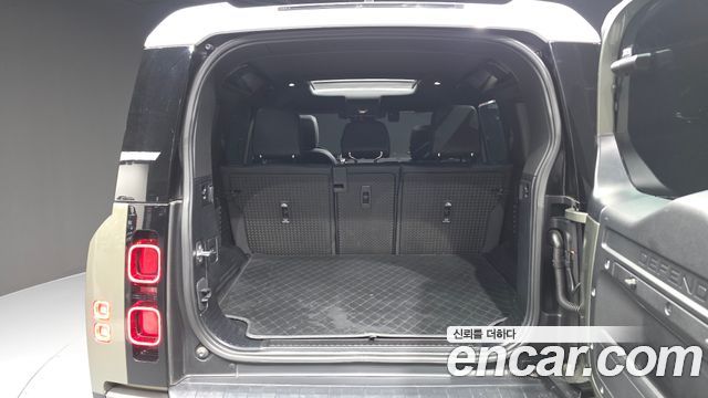 Land Rover Defender (L663) 110 P300 X-Dynamic SE 2022 — фото 32