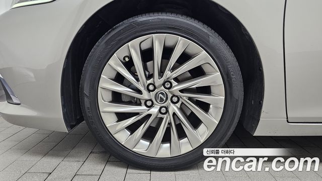 Lexus ES300h (VII) Luxury Plus 2019 — фото 5