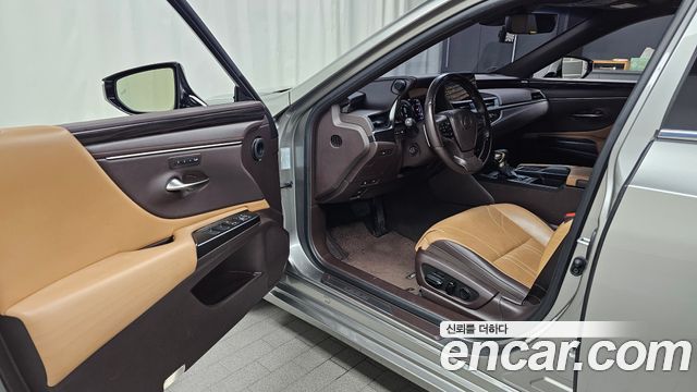 Lexus ES300h (VII) Luxury Plus 2019 — фото 10