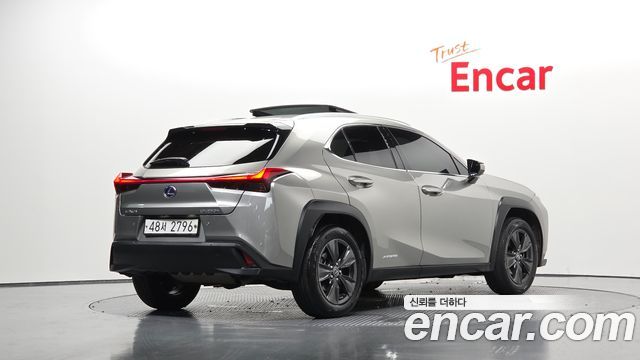 Lexus UX250h 2.0 2WD 2019 — фото 2