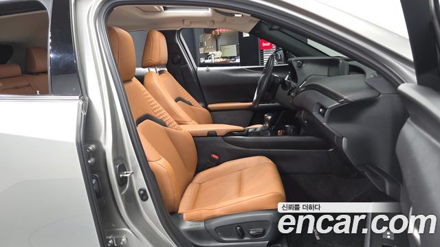 Lexus UX250h 2.0 2WD 2019 — фото 11