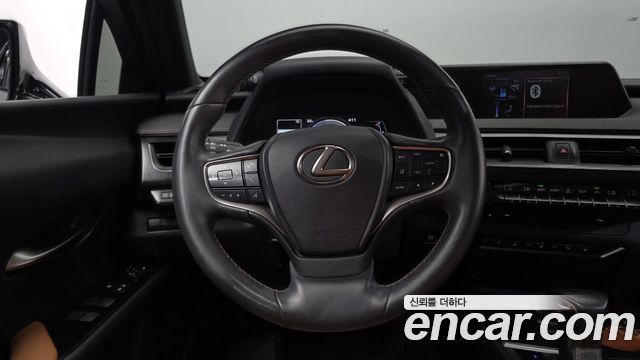 Lexus UX250h 2.0 2WD 2019 — фото 13