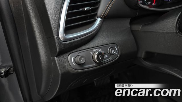Chevrolet Trax 1.4 Premier 2020 — фото 16