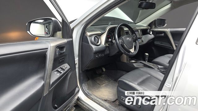 Toyota RAV4 2.5 2WD 4th 2015 — фото 10