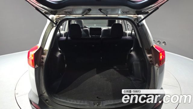 Toyota RAV4 2.5 2WD 4th 2015 — фото 20