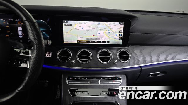 Mercedes-Benz E-Class (W213) E220d 4MATIC AMG Line 2021 — фото 14