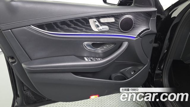 Mercedes-Benz E-Class (W213) E220d 4MATIC AMG Line 2021 — фото 24