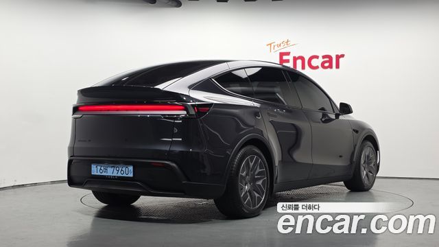 Tesla Model Y L Long Range AWD 2026 — фото 2