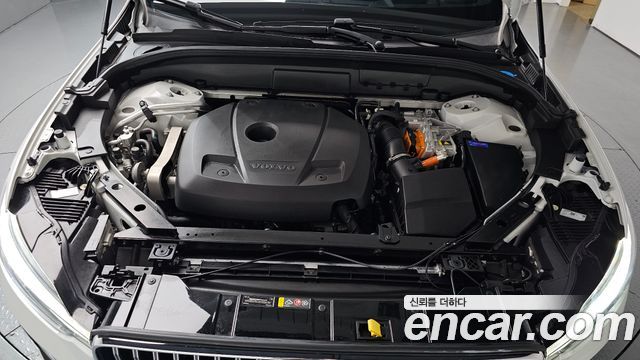 Volvo XC60 (II) T8 Ultra Bright 2025 — фото 6