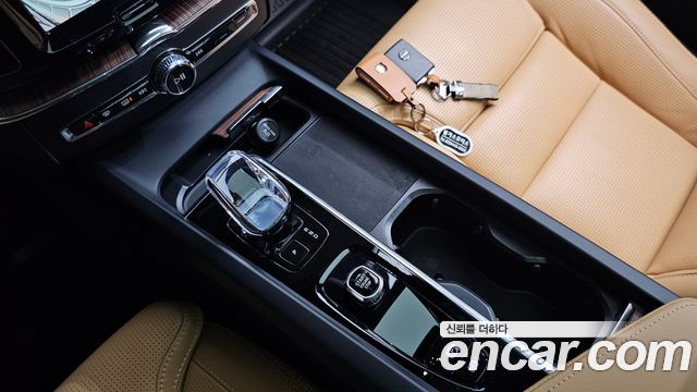Volvo XC60 (II) T8 Ultra Bright 2025 — фото 9
