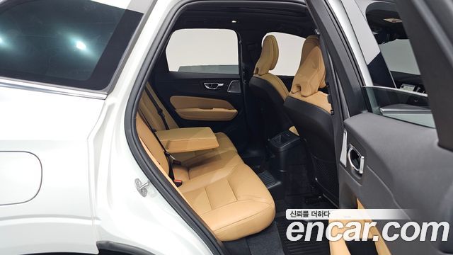 Volvo XC60 (II) T8 Ultra Bright 2025 — фото 12