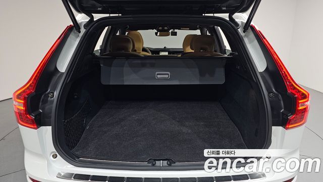 Volvo XC60 (II) T8 Ultra Bright 2025 — фото 20