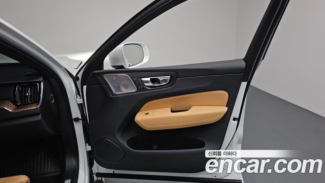 Volvo XC60 (II) T8 Ultra Bright 2025 — фото 24