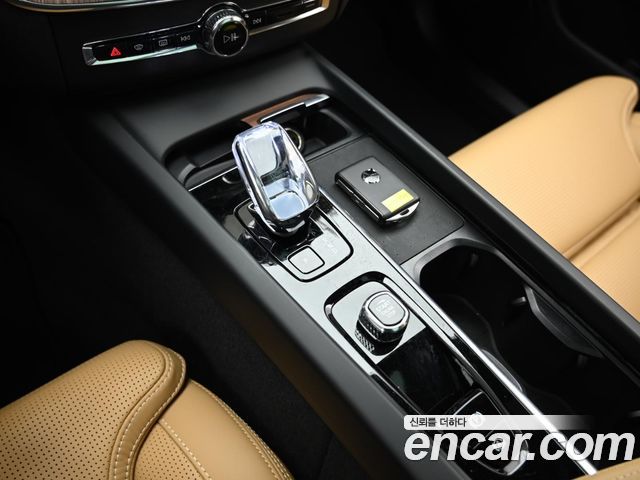 Volvo XC60 (II) B6 Ultimate Bright 2024 — фото 9