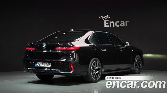 BMW 7 Series (G70) 740d xDrive M Sport 2024 — фото 2