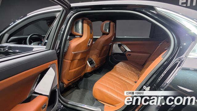 BMW 7 Series (G70) 740d xDrive M Sport 2024 — фото 11