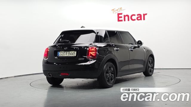 MINI Cooper 5Door Standard 3rd 2020 — фото 2
