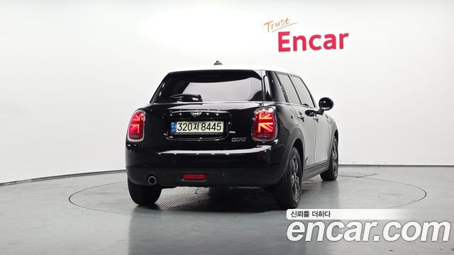 MINI Cooper 5Door Standard 3rd 2020 — фото 4